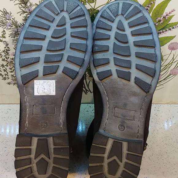 Gold Studded suede lug bootie - Picture 7 of 10